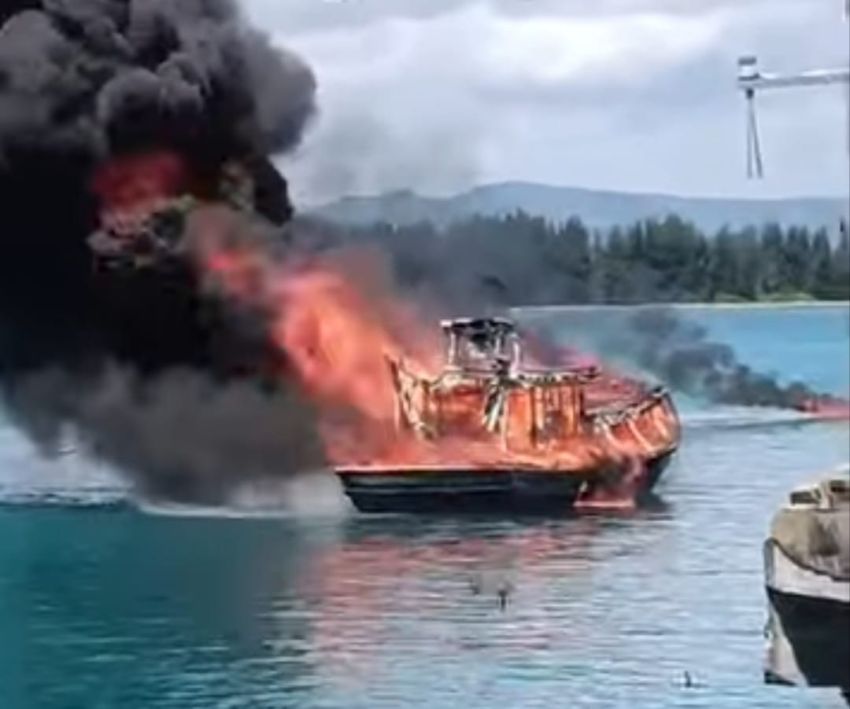 Kapal Bermuatan SembakoTerbakar di Nias Barat, 2 Kru Luka Bakar