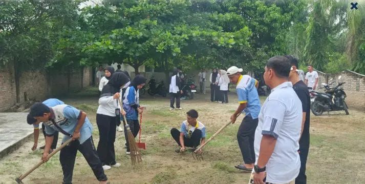 Lapas Labuhan Ruku Gelar Bakti Sosial HBP ke-62, Bersihkan Rumah Ibadah dan Pererat Kebersamaan