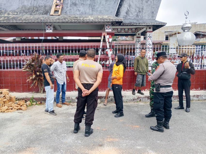 Sambut HUT Kota Pematangsiantar, Kapolsek dan Camat Ikut Bersihkan Jorat Sangnawaluh