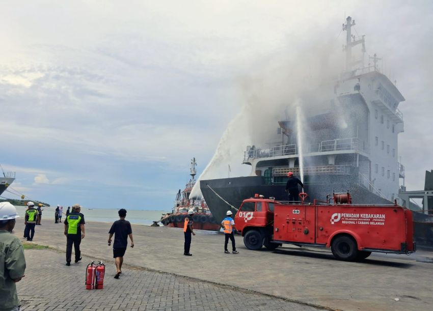 KM Bintang Mas HSB 7 Terbakar di Belawan, Asap Pekat Sempat Kepung Area Pelabuhan