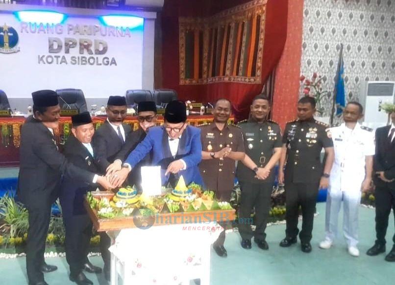 Wali Kota Potong Tumpeng Hari Jadi Kota Sibolga ke-326