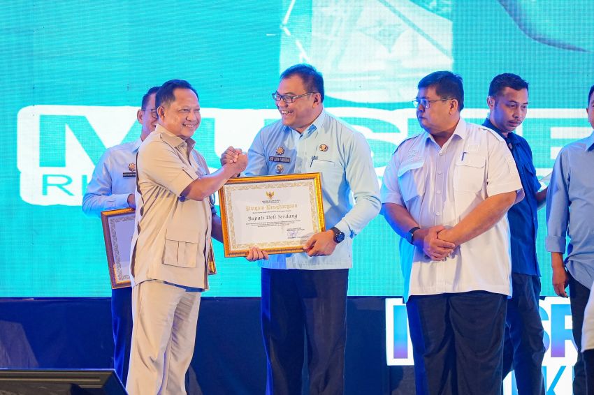 Bantu Hibah Keuangan Bencana di Aceh, Bupati Deliserdang Raih Penghargaan Mendagri