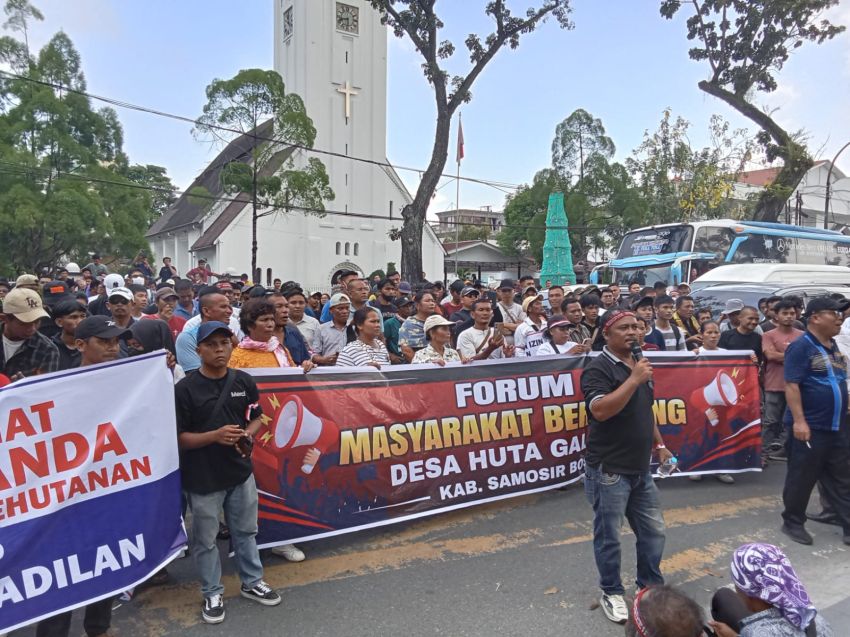Forum Masyarakat Berjuang Demo di Kantor Gubsu, Tolak Penutupan TPL