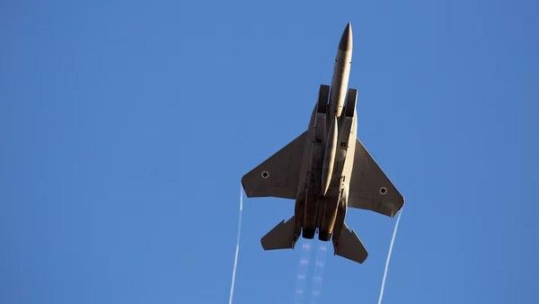 Jet Tempur AS Jatuh di Iran, Teheran Klaim Tembak Jatuh F-15