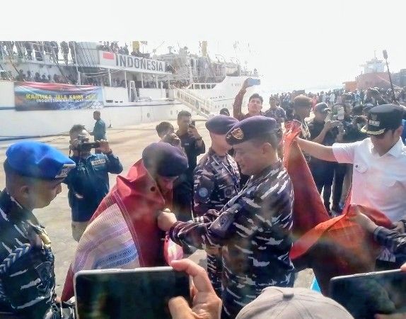 Dankodaeral I dan Wali Kota Medan Sambut KRI Bima Suci