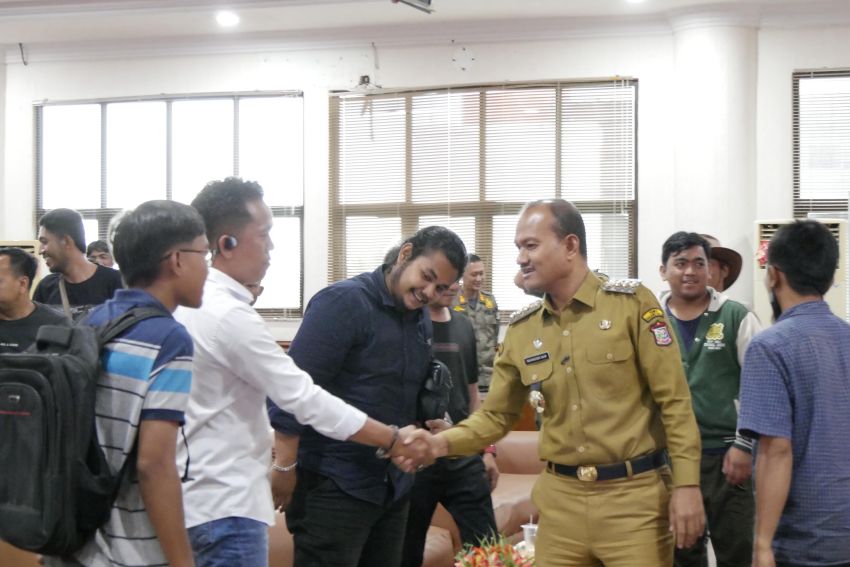 Optimalkan PAD, Wali Kota Tanjungbalai Serahkan SPPT PBB-P2 dan Tagihan PKB ke Camat dan Lurah