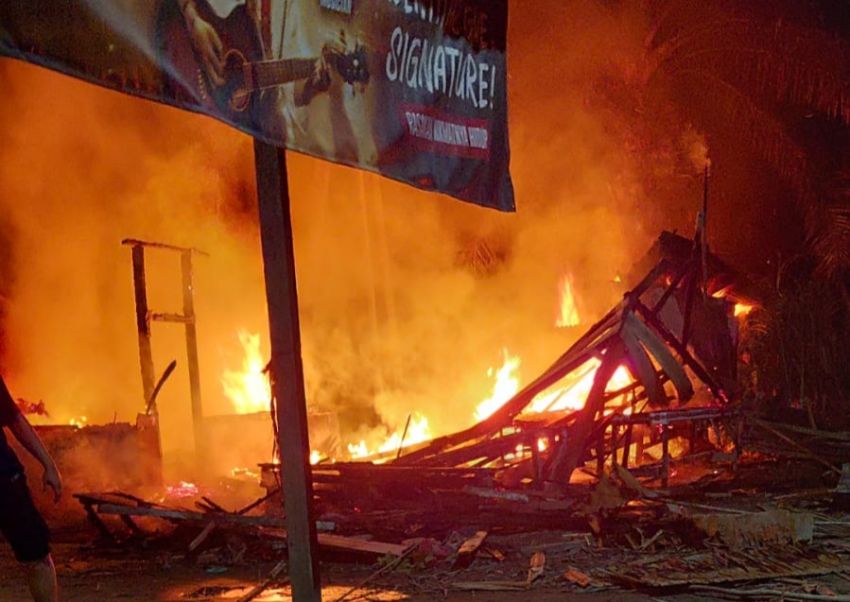 Warkop Milik Asnawi di Simandulang Labura Terbakar