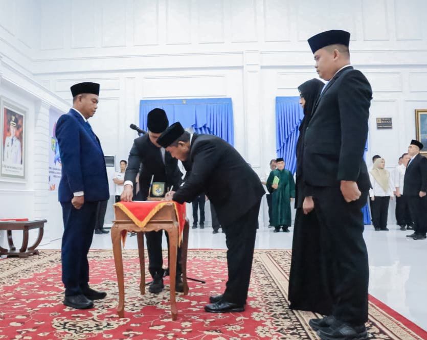 Lantik Pejabat Administrator dan Pengawas, Bupati Sergai Dorong Birokrasi Profesional dan Budaya Kerja Hemat