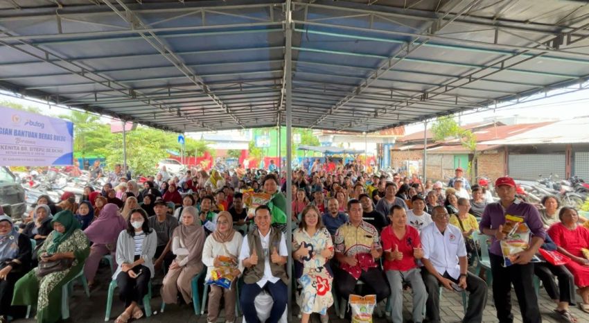 Kolaborasi Bulog Sumut dan Badikenita Sitepu Salurkan Bantuan Pangan