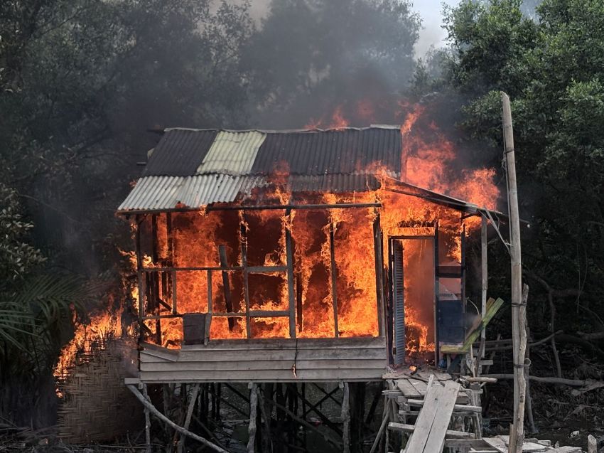 POMAL Gerebek Sarang Narkona, Gubuk Sabu di Belawan Dibakar