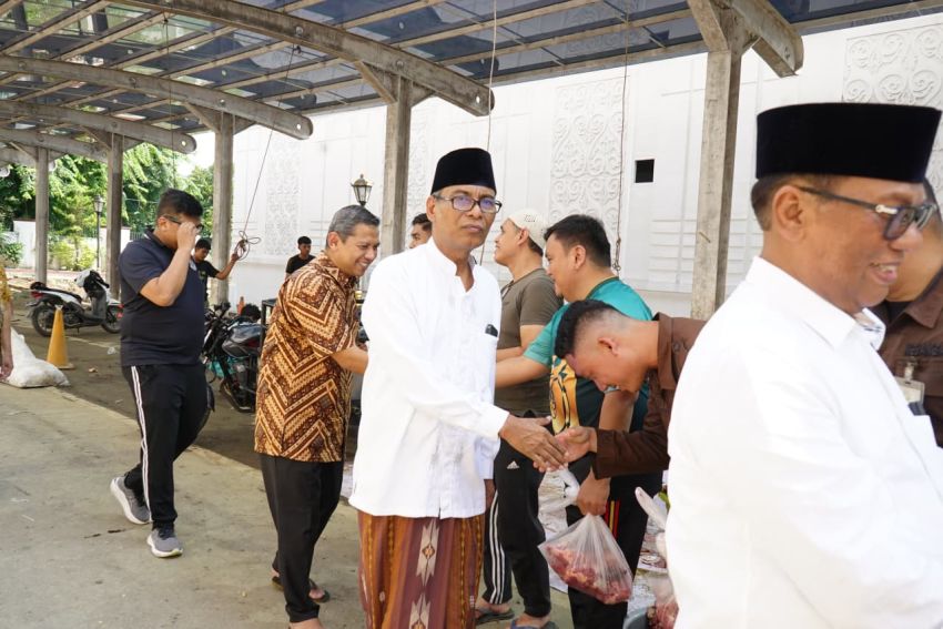 Kejati Sumut Sembelih 13 Sapi dan 2 Kambing, Muhibuddin: Momentum Idul Adha 1447H Lebih dari Sekadar Ibadah