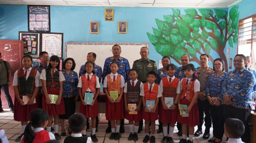 Berkantor di Desa, Bupati Toba Terima Keluhan Warga dan Langsung Diselesaikan