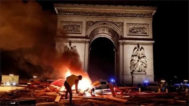 Kerusuhan Pecah di Paris! 416 Orang Ditangkap usai PSG Juara Liga Champions
