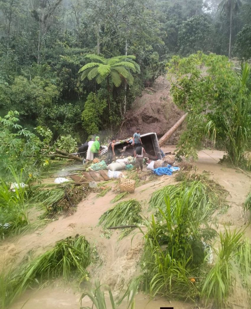 Longsor di Pahae Julu Taput, Mobil Terjun ke Sungai, Dua Penumpang Hilang
