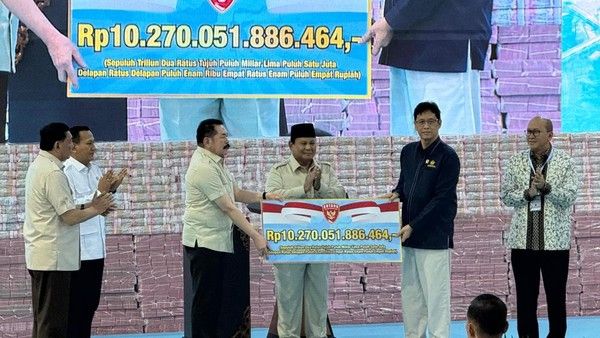 Disaksikan Prabowo, Jaksa Agung Serahkan Duit Rp 10,2 T Kasus Hutan ke Menkeu