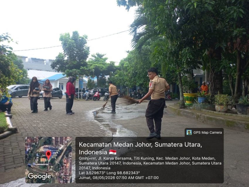 Siswa/i SMAN 13 Medan Gelar Kegiatan Jumat Bersih di Sekolah