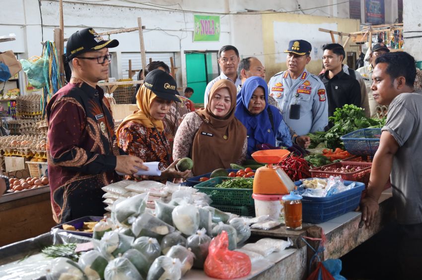 Pastikan Harga Stabil Jelang Idul Adha, Plh Wali Kota Sidak Pasar Tradisional di Tanjungbalai
