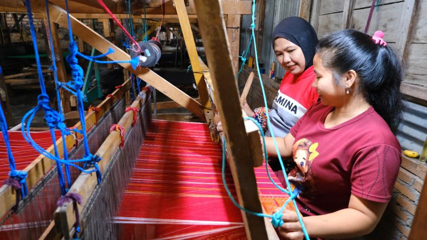 Pertamina Dorong UMKM Ulos Samosir Tembus Pasar Lebih Luas