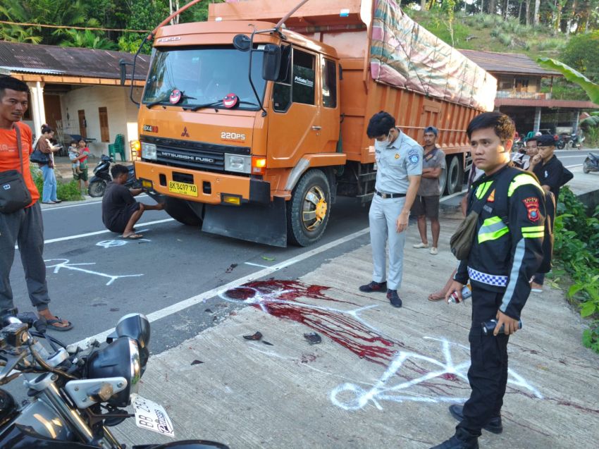Tabrakan dengan Truk Fuso di Nias Utara, Pengendara Vixion Tewas