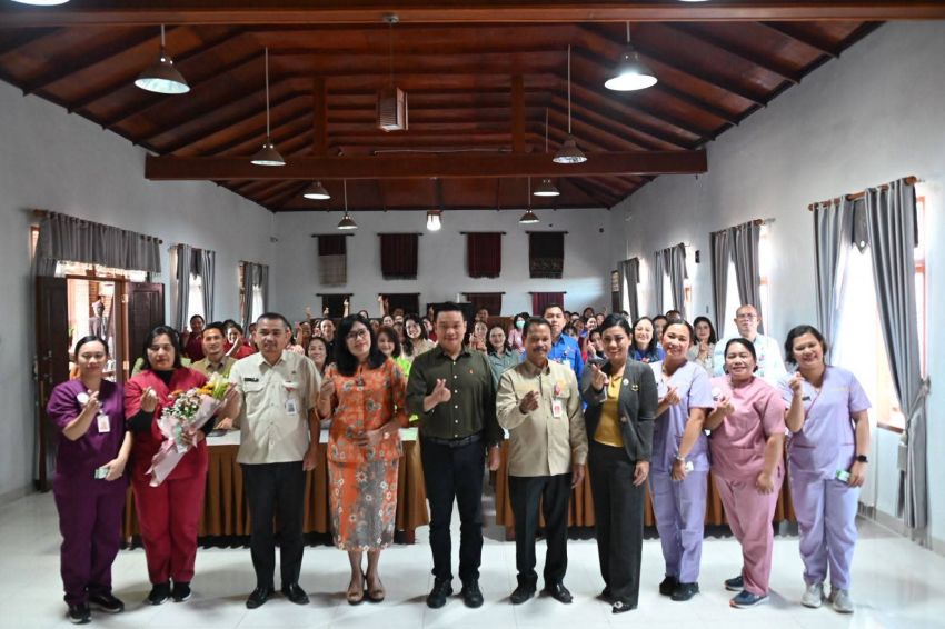 Bupati Humbahas Hadiri Peringatan Hari Perawat Dunia dan In-House Training Keperawatan