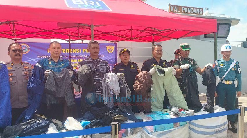 TNI AL dan Bea Cukai Gagalkan Penyeludupan 400 Ballpress dari Malaysia di Perairan Batubara