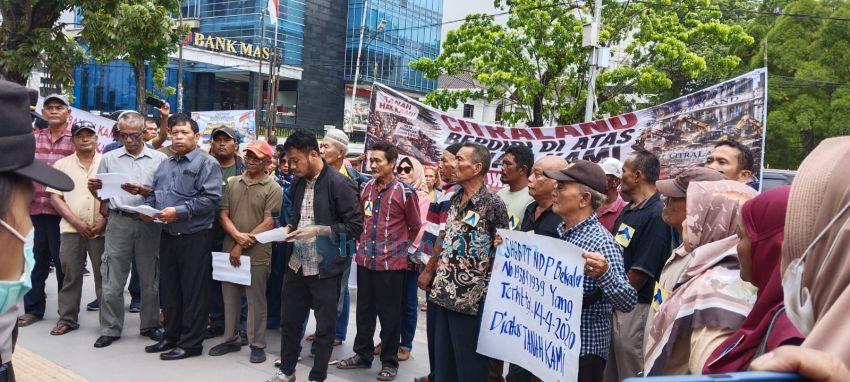 Tiga Kelompok Tani Demo di Kantor Gubernur Sumut
