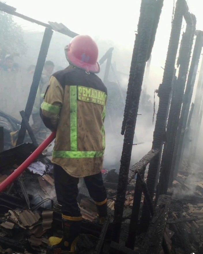 1 Rumah Semi Permanen di Belawan Terbakar