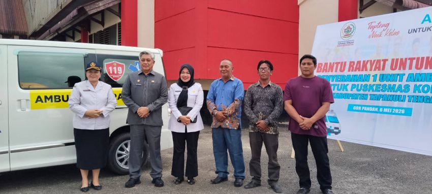 Pemkab Tapteng Serahkan Satu Unit Ambulans Bantuan Kemenkes RI