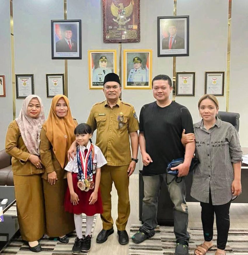 Siswi Kelas 1 SDN 18 Rantau Selatan Juara 2 Umum Nasional Olimpiade Sains Bahasa Inggris