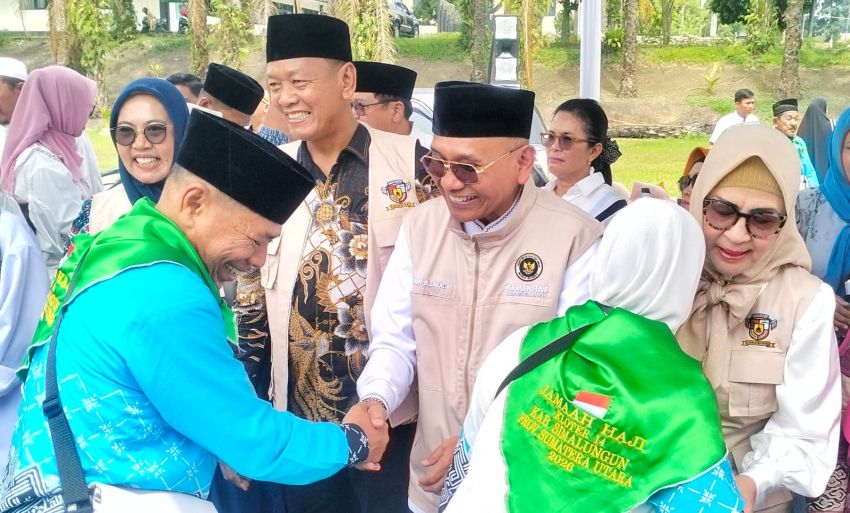 Bupati Simalungun Berangkatkan 90 Calhaj Menuju Tanah Suci Mekkah