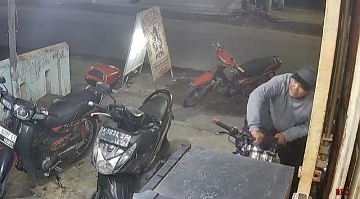 Diduga Gunakan Modus Hipnotis, Pria Gondol Motor dari Pangkas Rambut lalu Tukar dengan Vario Korban di KM 13 Sunggal