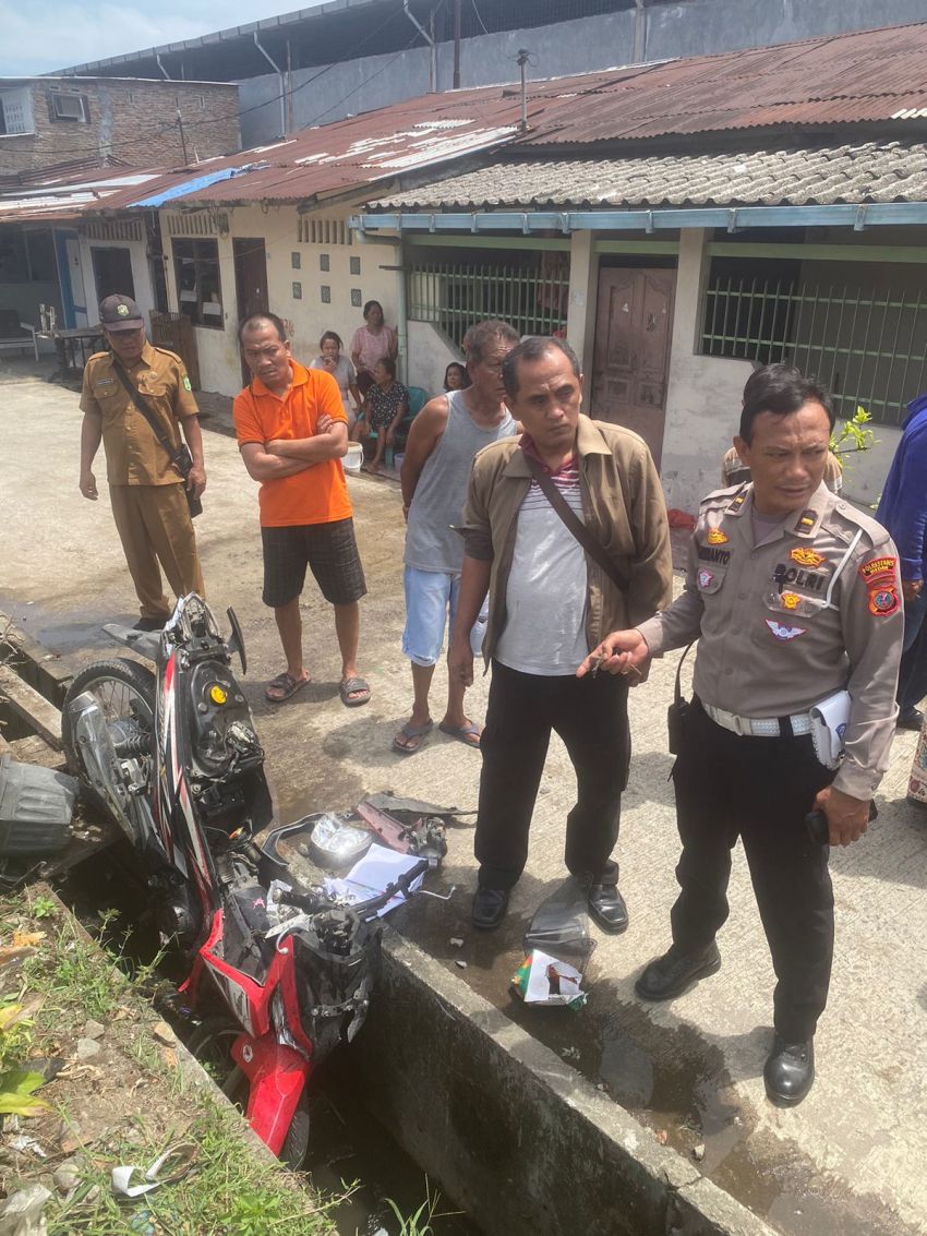 Diduga Tak Menyadari Kereta Melintas, Pengendara Supra Tewas Terseret 3 Meter di Perlintasan Tanpa Palang di Helvetia