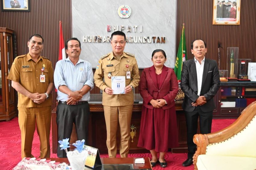 Bupati Humbahas Terima Audiensi Panitia Pisah Sambut Praeses HKI Wilayah IX Humbang