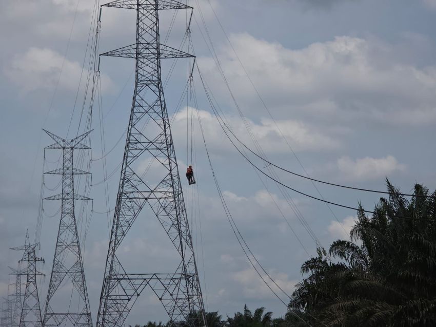 PLN Pulihkan Sistem Kelistrikan Sumut 72 Jam Lebih Cepat dari Target