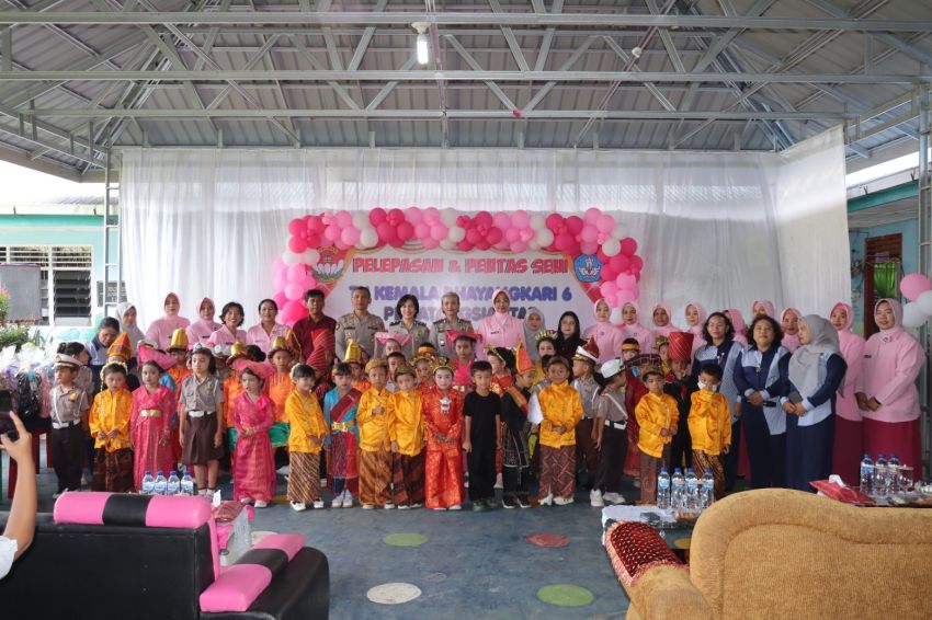 Kapolres Pematangsiantar Hadiri Pentas Seni dan Pelepasan Murid TK Kemala Bhayangkari 06