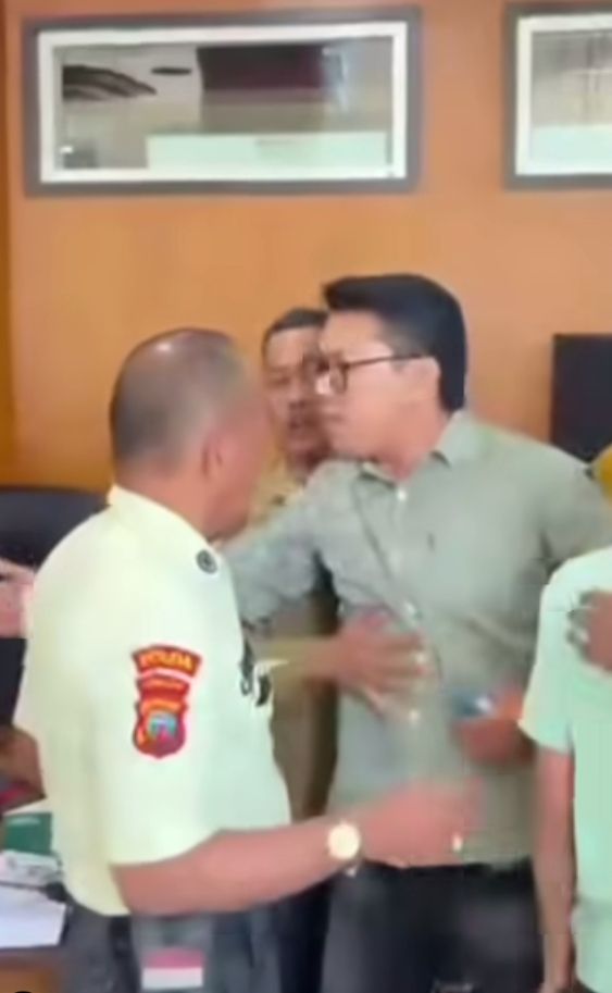 RDP Dugaan Pencemaran PT Kecap Angsa Ricuh, Mahasiswa Pertanyakan Sikap DPRD Medan