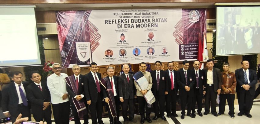 Menteri Kebudayaan Hadiri Peluncuran Buku Ruhut-ruhut Adat Batak Toba di Jabodetabek