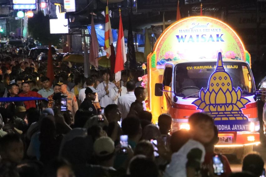 Kapolres Labuhanbatu Pimpin Pengamanan Waisak 2570 BE, 1.500 Umat Buddha Pawai Keliling Kota