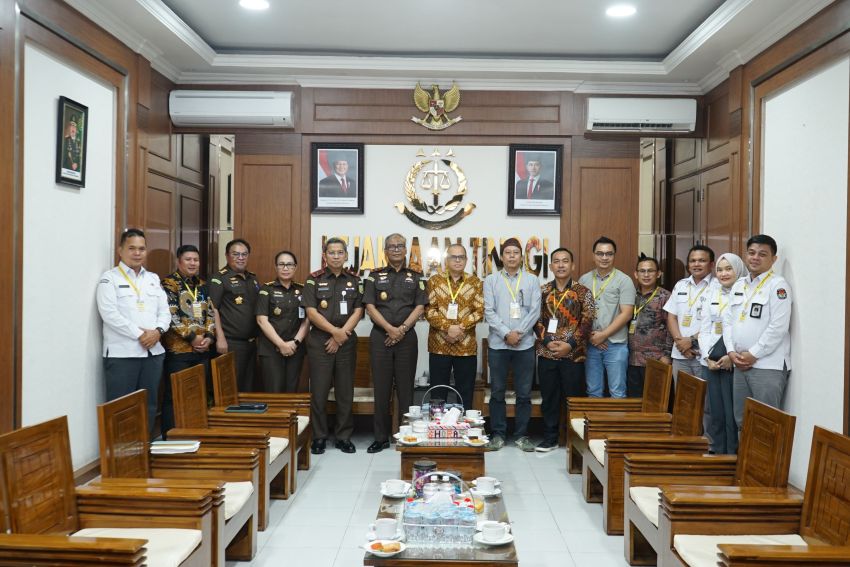 Perkuat Sinergi Pengawasan dan Penegakan Hukum, Kajati Terima Audensi Ketua KPU Sumut
