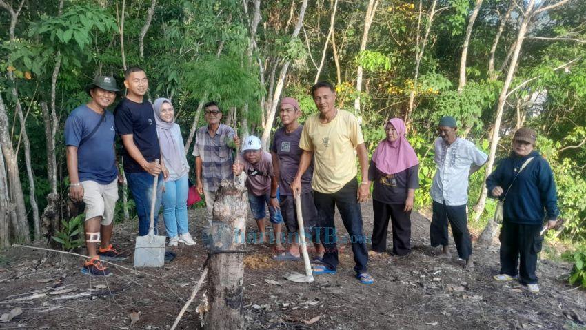 Pemilik Lahan dan Warga Tanam 100 Bibit Pohon Cemara di Gunung Pancuran Gerobak Sibolga