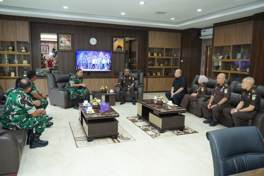 Kajati Sumut Perkuat Sinergi dengan Kodam I/BB, Temui Pangdam Mayjen TNI Hendy Antariksa
