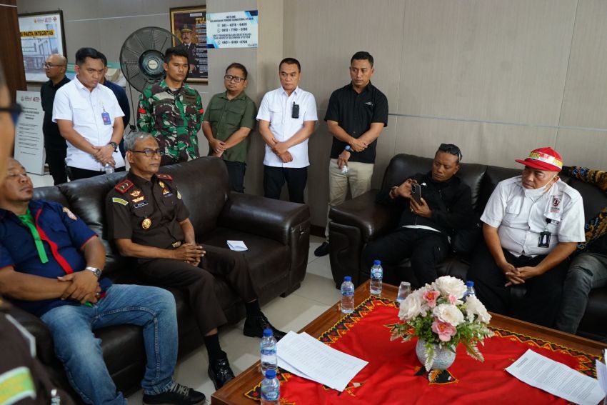 Massa Unjuk Rasa di Kejati Sumut, Dukung Kejagung Usut Tuntas Kasus Korupsi di BGN, Tanpa Tebang Pilih