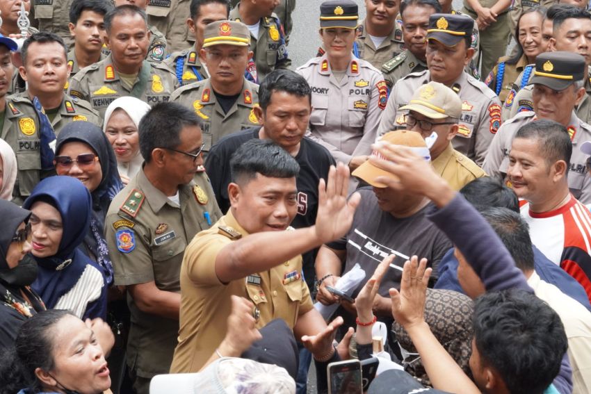 Ratusan Orang Gelar Aksi di Kantor Bupati Deliserdang Dukung Program MBG