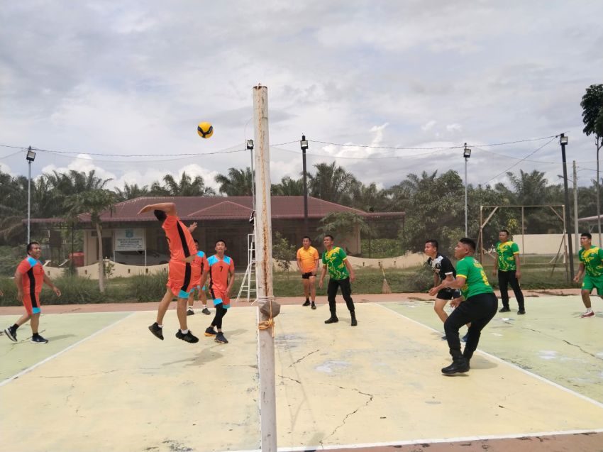 Delapan Tim Satfung dan Polsek Jajaran Bertanding di Turnamen Bola Voli HUT Bhayangkara