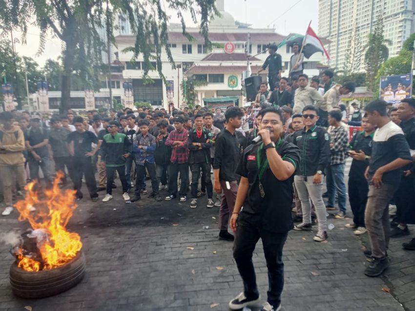Unjuk Rasa di DPRD Medan, HMI Minta Pemerintah Moratorium MBG