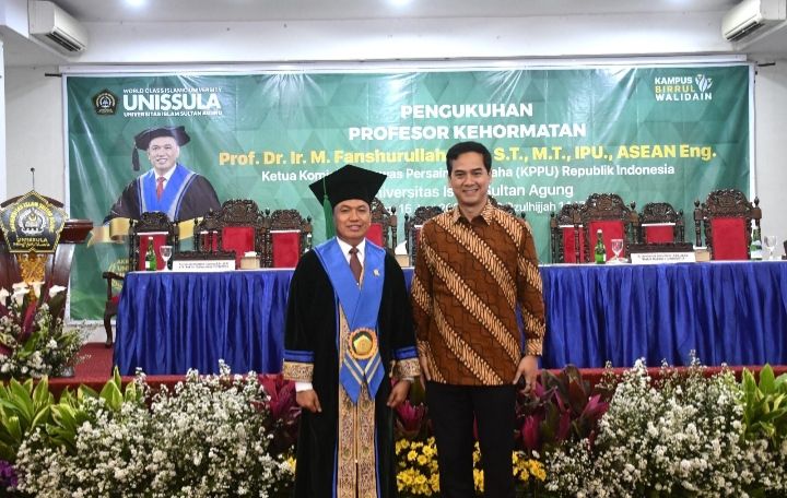 Ketua KPPU Dikukuhkan sebagai Profesor Kehormatan