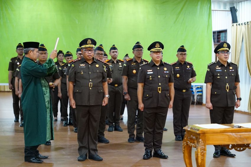 Kajati Sumut Lantik Kajari Madina dan 2 Koordinator