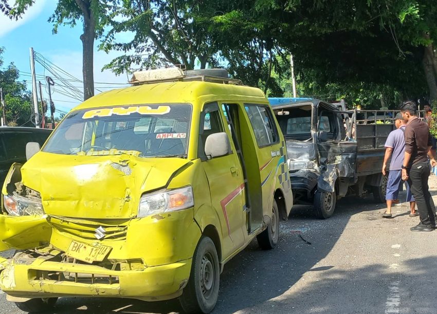 Diduga Rem Blong, Truk Fuso Tabrak Tiga Kendaraan di Lubukpakam, Tiga Orang Terluka