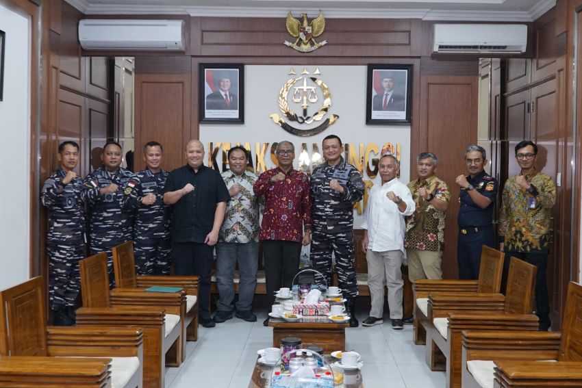 Kajati Sumut Perkuat Koordinasi Penegakan Hukum Laut dengan Kodaeral I Belawan