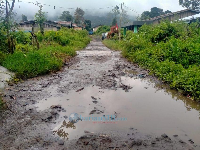 Masyarakat Harapkan Perbaikan Jalan Lingkungan Paetsiattar Saribudolok